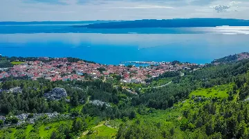 Baška Voda Holiday House with Jacuzzi for 2