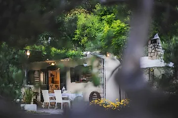 Baška Voda Holiday House with Jacuzzi for 2