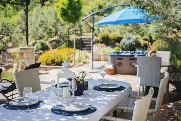 Baška Voda Holiday House with Jacuzzi for 2