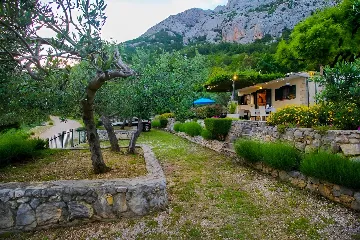 Baška Voda Holiday House with Jacuzzi for 2