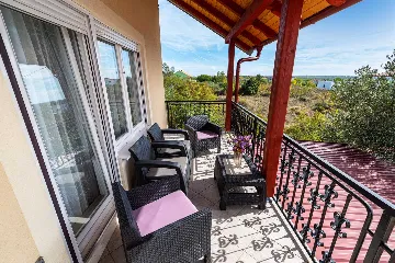 Holiday House in Suhovare for Up to 14 Guests