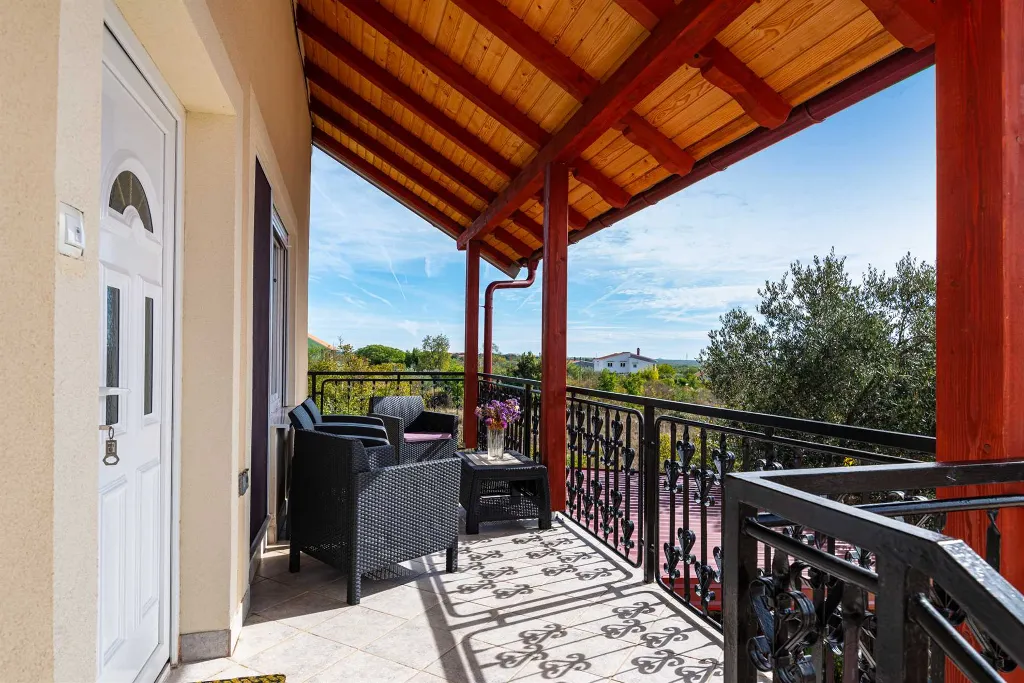 Holiday House in Suhovare for Up to 14 Guests