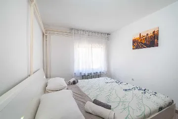 Holiday House in Suhovare for Up to 14 Guests