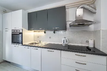 Holiday House in Suhovare for Up to 14 Guests