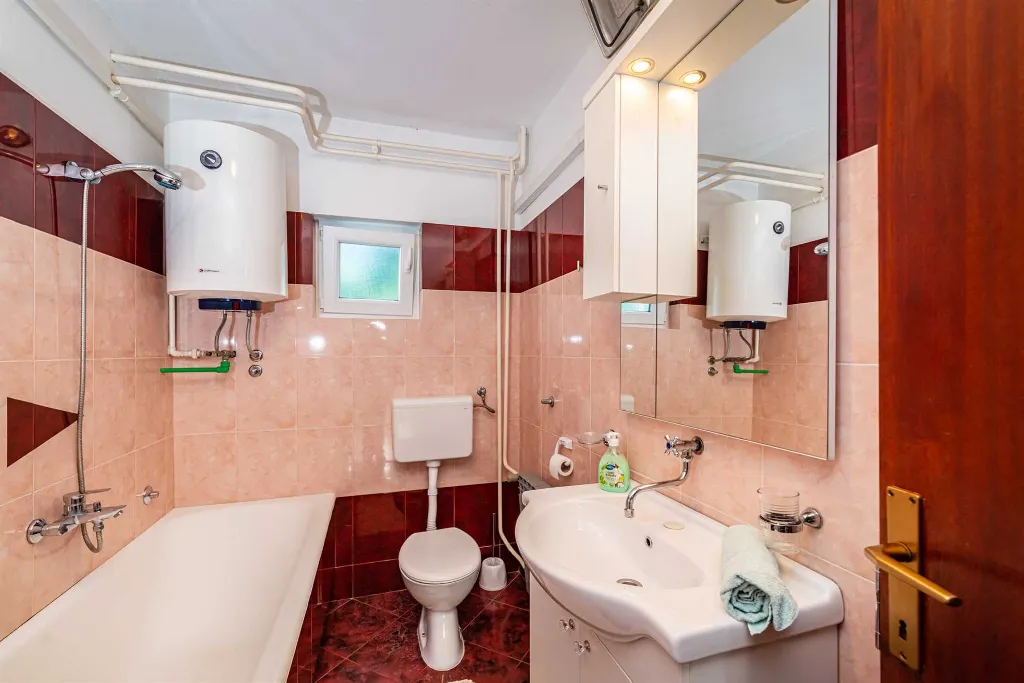 Holiday House in Suhovare for Up to 14 Guests