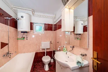 Holiday House in Suhovare for Up to 14 Guests