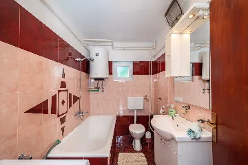 Holiday House in Suhovare for Up to 14 Guests