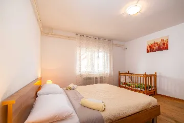 Holiday House in Suhovare for Up to 14 Guests