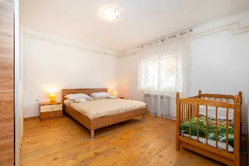 Holiday House in Suhovare for Up to 14 Guests