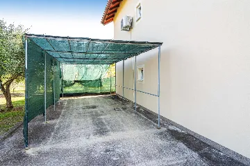 Holiday House in Suhovare for Up to 14 Guests