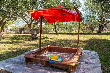 Holiday House in Suhovare for Up to 14 Guests