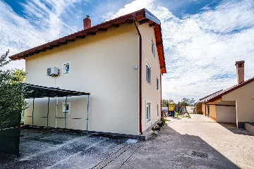 Holiday House in Suhovare for Up to 14 Guests