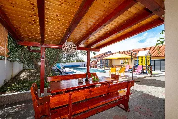 Holiday House in Suhovare for Up to 14 Guests