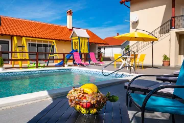 Holiday House in Suhovare for Up to 14 Guests