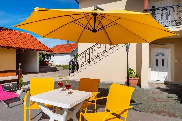 Holiday House in Suhovare for Up to 14 Guests