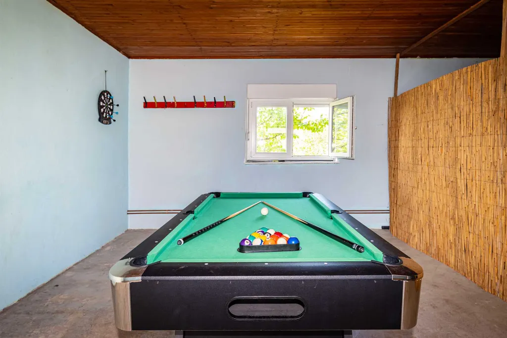 Holiday House in Suhovare for Up to 14 Guests
