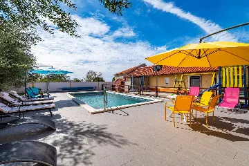 Holiday House in Suhovare for Up to 14 Guests