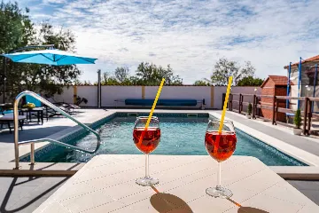 Holiday House in Suhovare for Up to 14 Guests