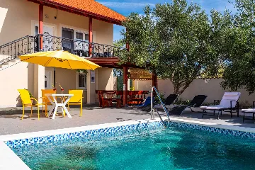 Holiday House in Suhovare for Up to 14 Guests