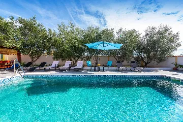 Holiday House in Suhovare for Up to 14 Guests