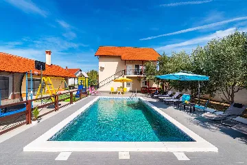 Holiday House in Suhovare for Up to 14 Guests