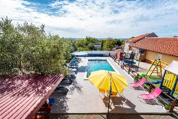 Holiday House in Suhovare for Up to 14 Guests