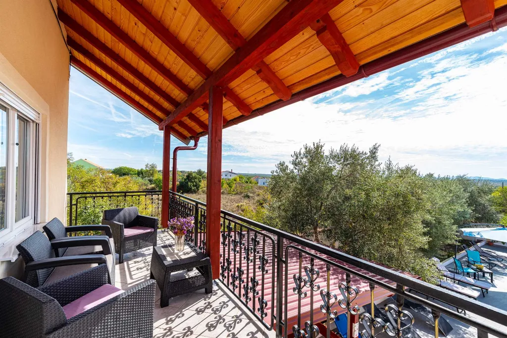 Holiday House in Suhovare for Up to 14 Guests