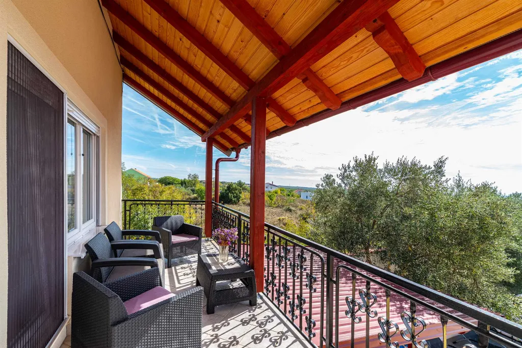 Holiday House in Suhovare for Up to 14 Guests