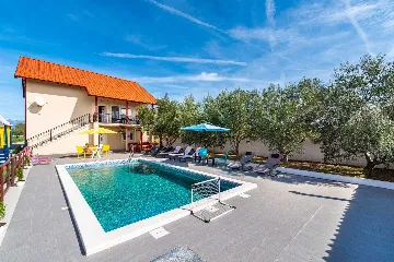 Holiday House in Suhovare for Up to 14 Guests