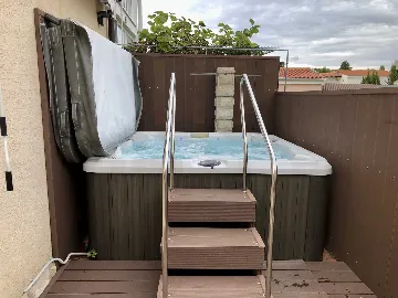 Sabunike Apartment with Shared Hot Tub (up to 5)