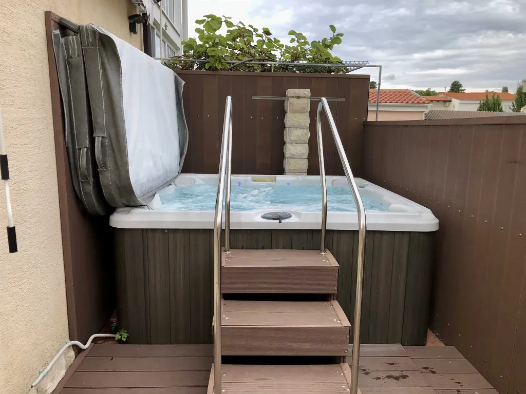Sabunike Apartment with Shared Hot Tub (up to 5)