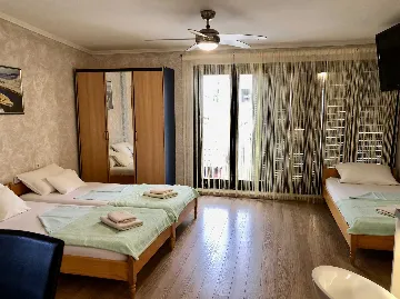 Sabunike Apartment with Shared Hot Tub (up to 5)