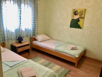 Sabunike Apartment with Shared Hot Tub (up to 5)