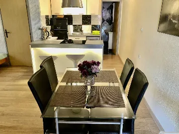 Sabunike Apartment with Shared Hot Tub (up to 5)