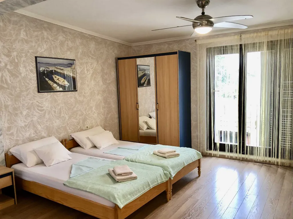 Sabunike Apartment with Shared Hot Tub (up to 5)