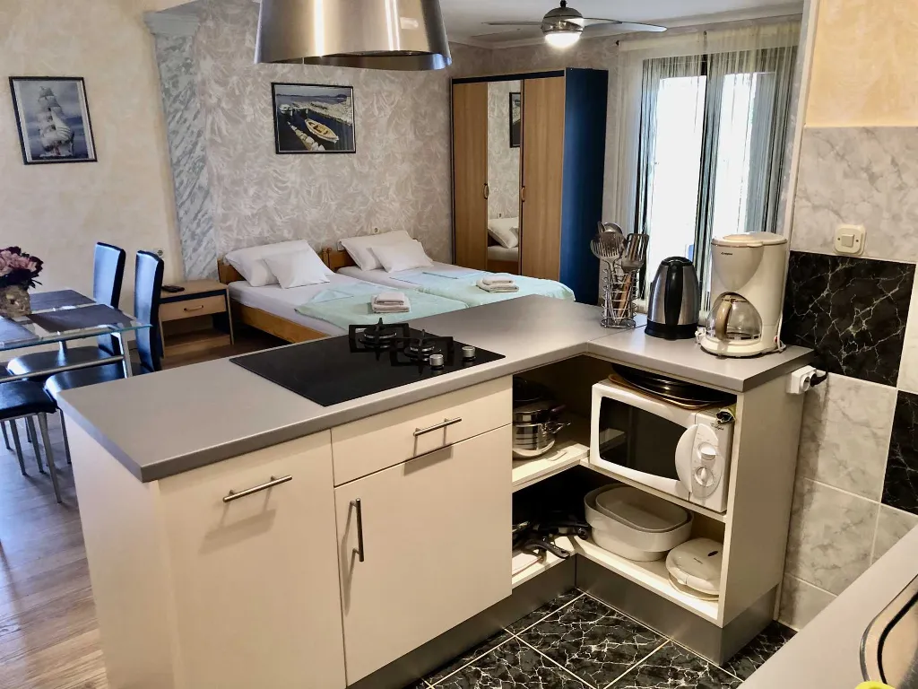 Sabunike Apartment with Shared Hot Tub (up to 5)