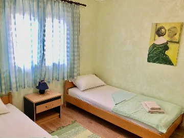 Sabunike Apartment with Shared Hot Tub (up to 5)