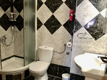 Sabunike Apartment with Shared Hot Tub (up to 5)