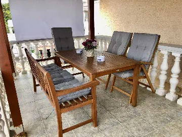 Sabunike Apartment with Shared Hot Tub (up to 5)