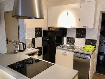 Sabunike Apartment with Shared Hot Tub (up to 5)