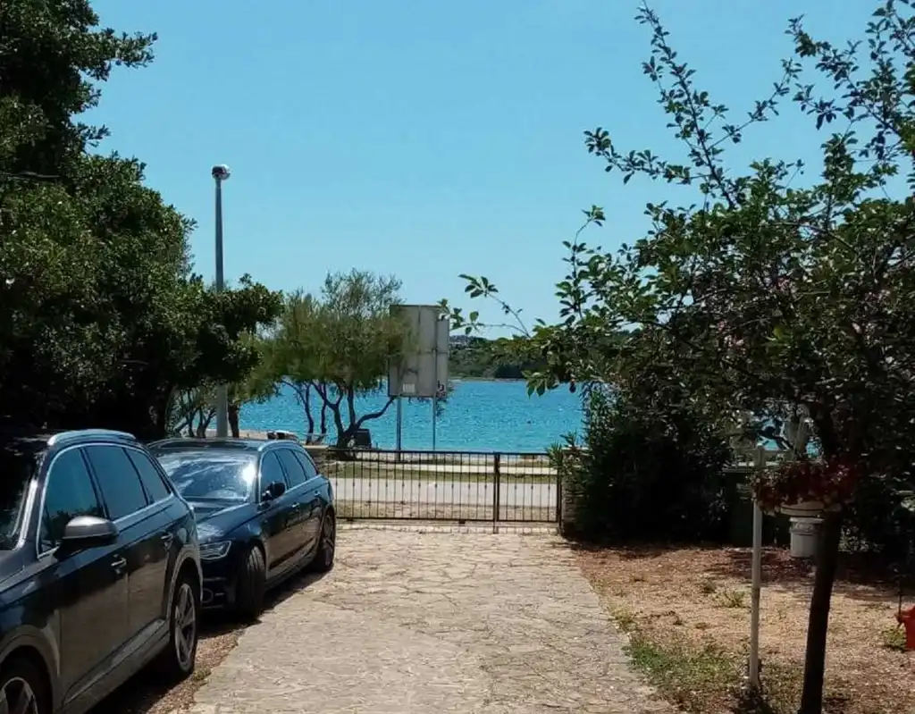 Srima Vodice Apartment for 4 near the Beach