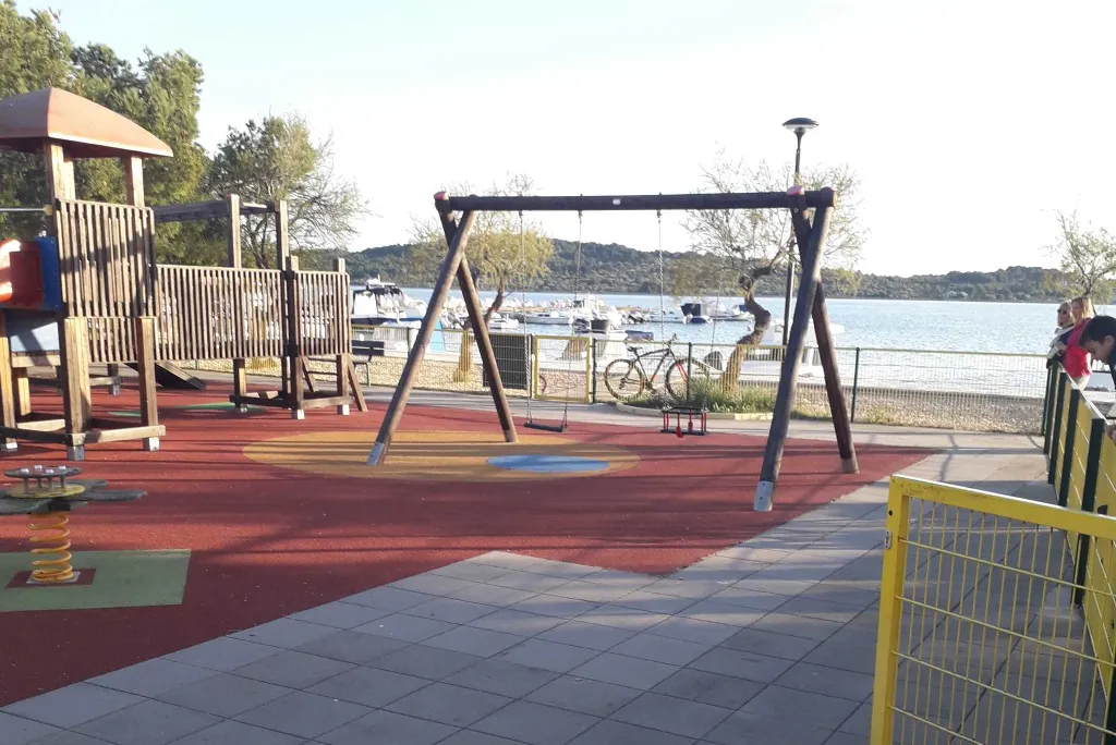 Apartment with Beach View in Vodice (Srima)