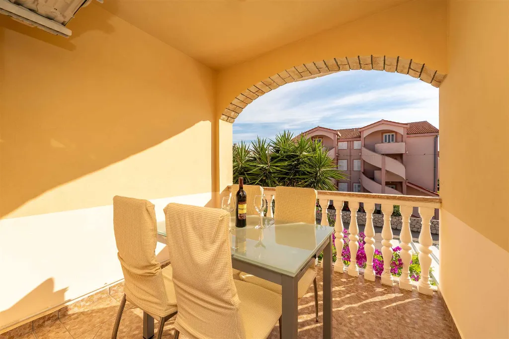 1-Bedroom Apartment for 4 Guests in Novalja