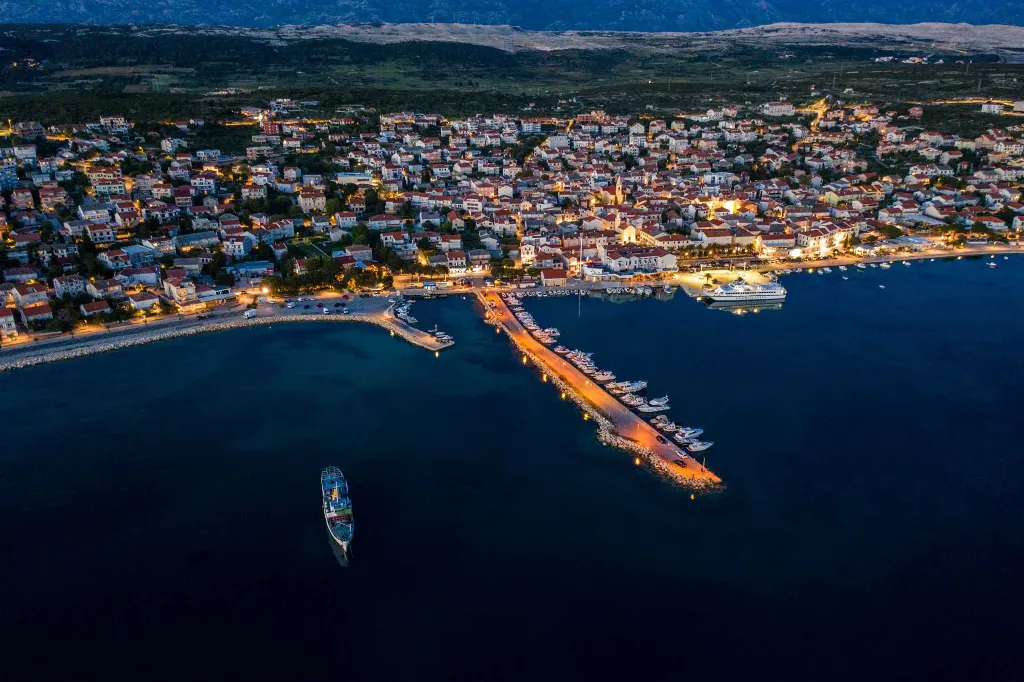 1-Bedroom Apartment for 4 Guests in Novalja