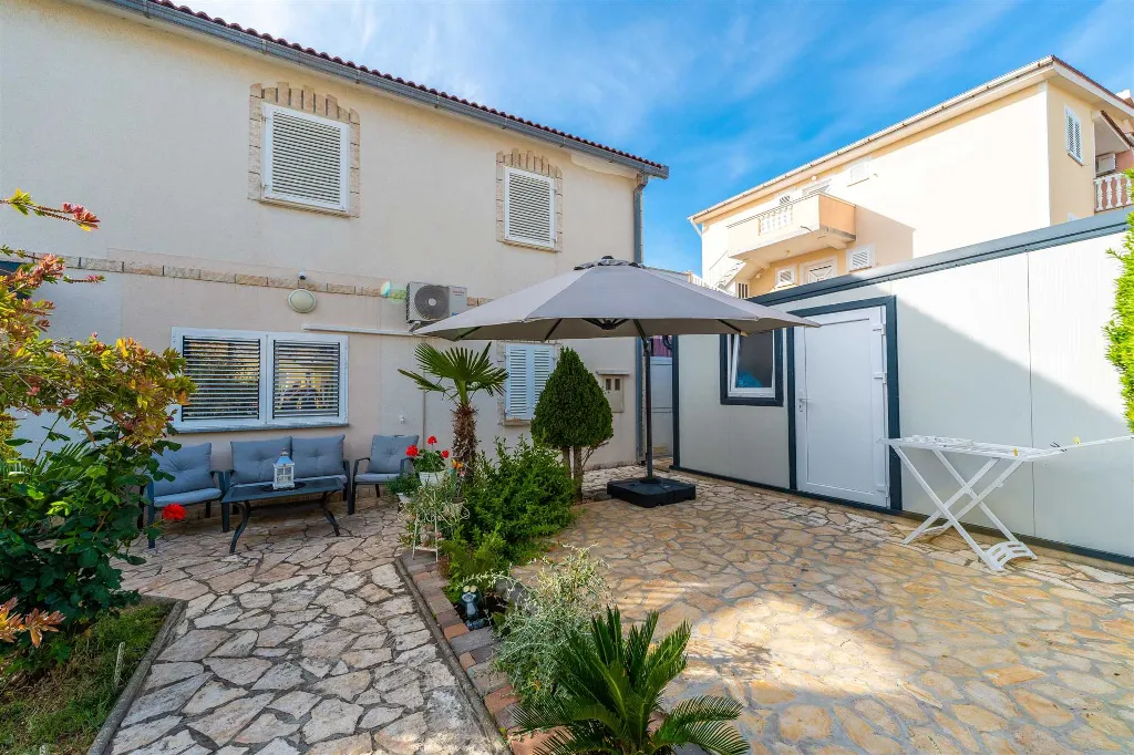 Novalja 2-Bedroom Apartment with Parking