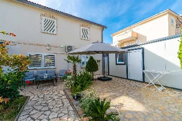 Novalja 2-Bedroom Apartment with Parking