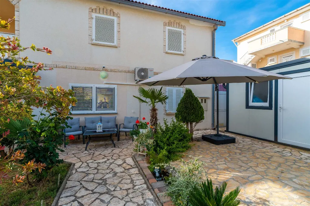 Novalja 2-Bedroom Apartment with Parking