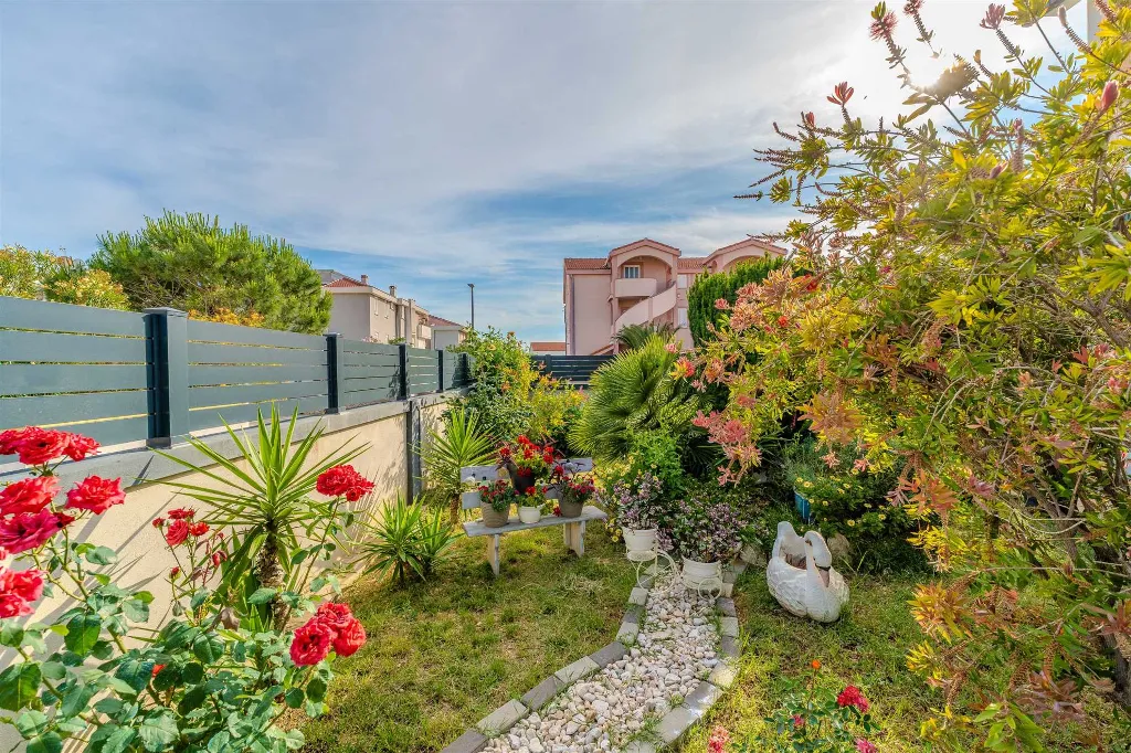 Novalja 2-Bedroom Apartment with Parking