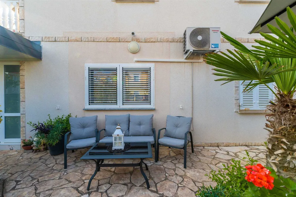 Novalja 2-Bedroom Apartment with Parking