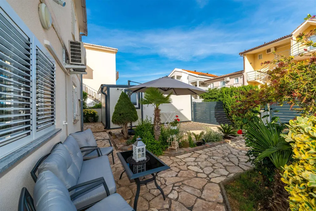 Novalja 2-Bedroom Apartment with Parking